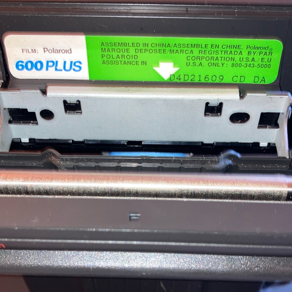 Polaroid OneStep CloseUp Camera - Picture 4 of 9